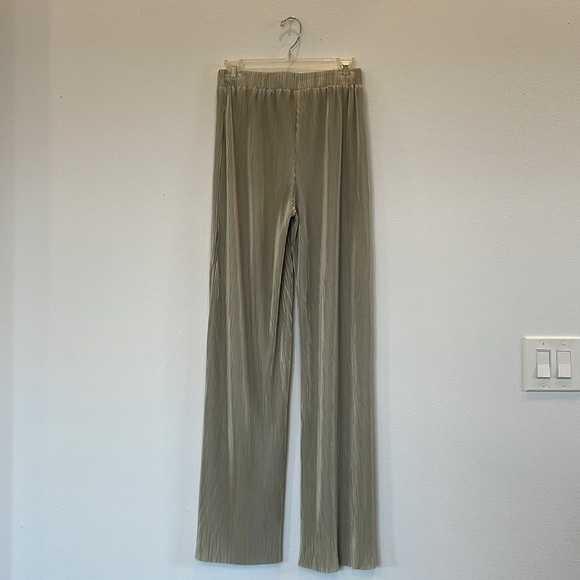 Light Green Pleated Palazzo Pants – Elastic Waist - Size M - Inseam 33” - Picture 3 of 11